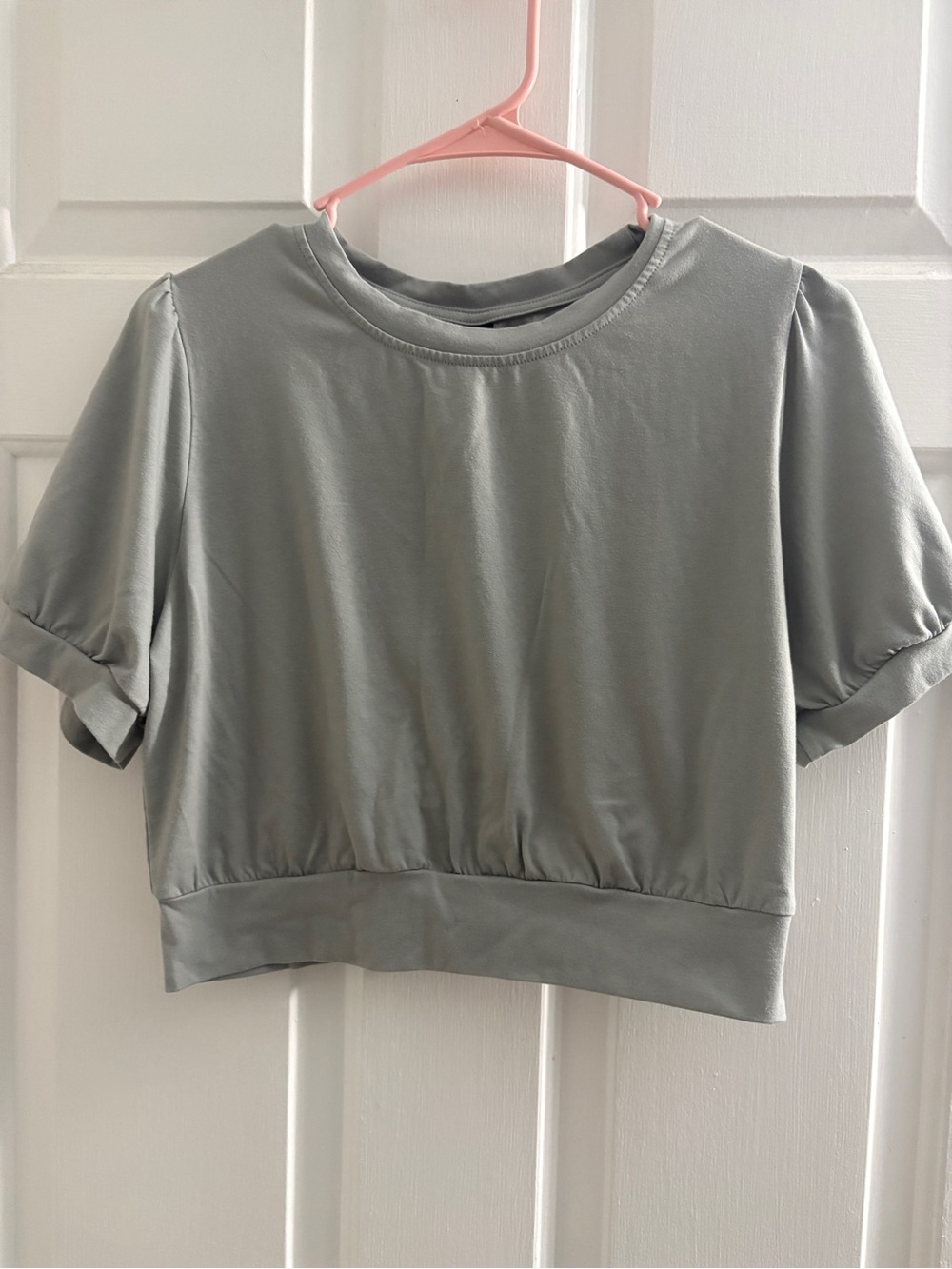 Casual Puff-Sleeve Crop Top in Light Gray